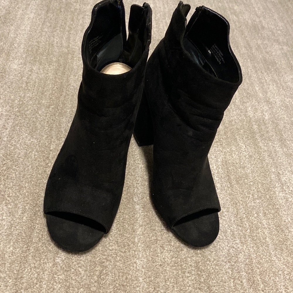 Black velvet size 8 open toe boots